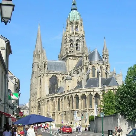Deauville Duplex 1er Etage Dans Centre Jardin Amenage Commun Proche Des Plages Du Debarquement- Parking Gratuit A Proximite Bayeux