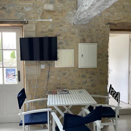 Deauville Duplex 1er Etage Dans Centre Jardin Amenage Commun Proche Des Plages Du Debarquement- Parking Gratuit A Proximite דירה באיו